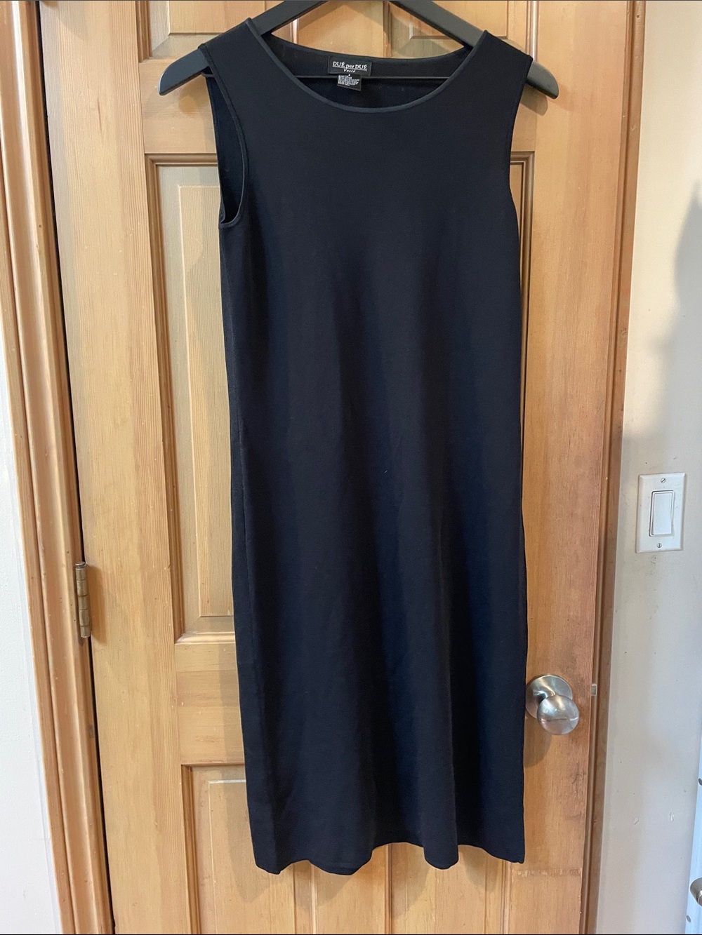 Sleeveless knit Black Midi Dress